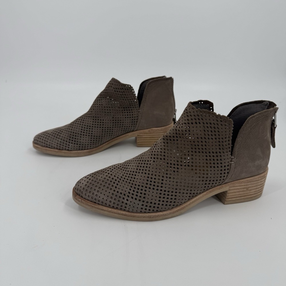 Dolce Vita Perforated Suede Ankle Booties Women's Size 8 Taupe Block Heel